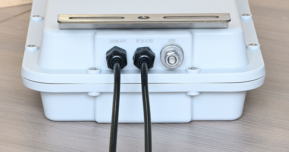 mAT-80R Bottom Connectors - COAX ANT, RF IN & DC, GND